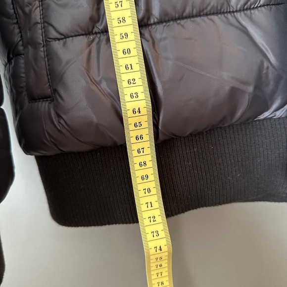 Hudson’s Bay Co. Black Lightweight Down-Filled Zip Jacket w Canadian Flag Patch - Picture 7 of 10